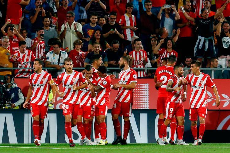 纽卡斯尔联主场迎战毕尔巴鄂竞技,凭借攻防统治力和主场优势力争欧冠晋级。